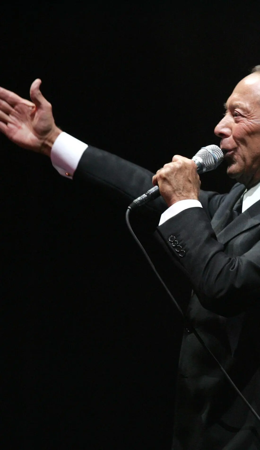 Paul Anka live performance